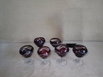 Rubínové sklo poháre cca 9cm - 1