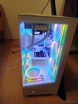 AMD RYZEN 7 7800X3D/RX 9070 XT/32GB DDR5