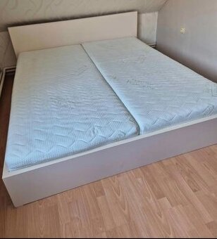 Posteľ s matracmi 200x180cm