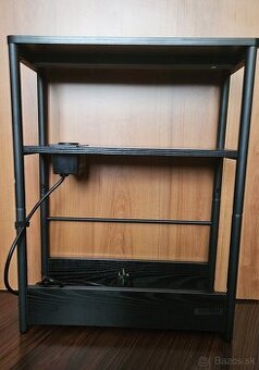 Úzky konferenčný stolík