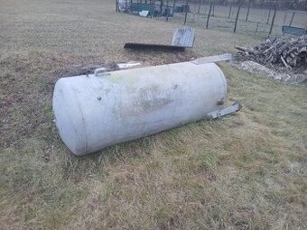 Predám 1000l nádrž na vodu