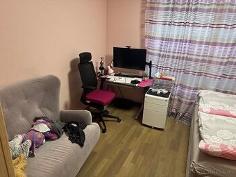 stol so suflikovou skrinkou