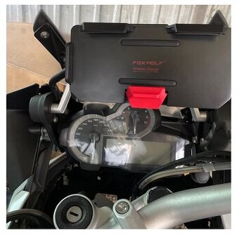 Adaptér telefonu namísto navigace BMW