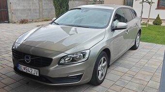 Volvo V60 Kinetic D4 140kw, edrive M.6