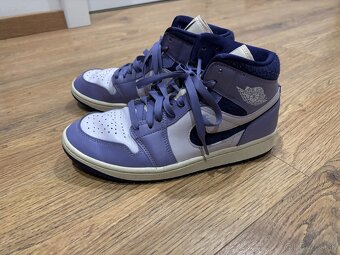 Nike Jordan 1 Mid SE Chenille Sky J