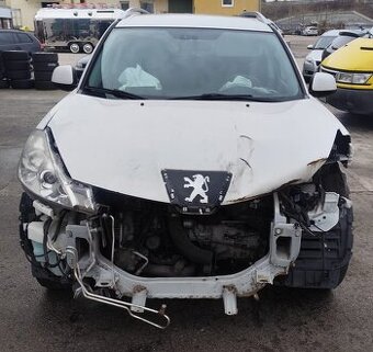 Predám Peugeot 4007 2,2 l. havarovaný.