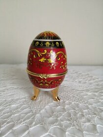 Dóza vajíčko s bohatým dekorom