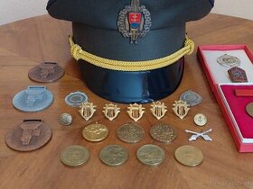 Odznaky medaile a dôstojnícka brigadírka