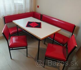 Rohová lavica s úložným priestorom, stoličky, stôl