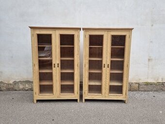 NÁDHERNÉ SMRKOVÉ KNIHOVNY-VITRÍNY PO RENOVACI