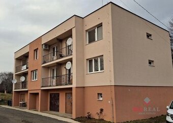 Priestranný 4.izb. byt v obci Iňa, okr. Levice