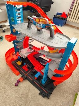 Hotwheels garáž žralok