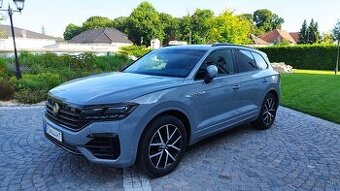 Volkswagen Touareg ,R line,3,0 TDI ,210kw.full výbava,