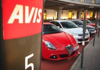 Brigáda agent v autopožičovni AVIS - študent VŠ