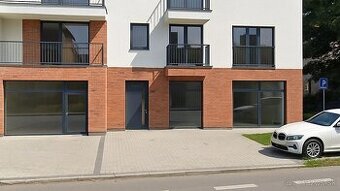 Rozostavaná polyfunkčná budova v centre Hlohovca