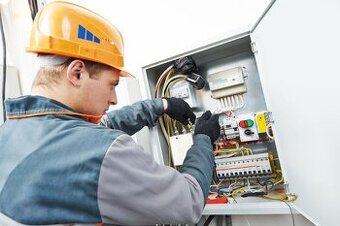 Elektrikári v priemysle