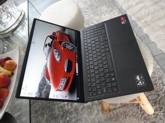 15.6" DELL Vostr /4x3.5GHz /12GB RAM/ 256SSD a 500HDD/AMD G