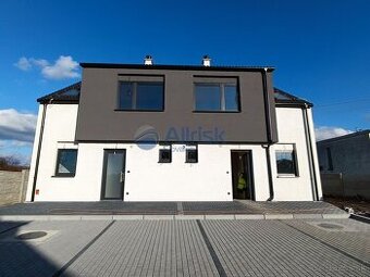 Moderný 4.izbový dom v Šalgočke ktorý neprehliadnete. Dom č.