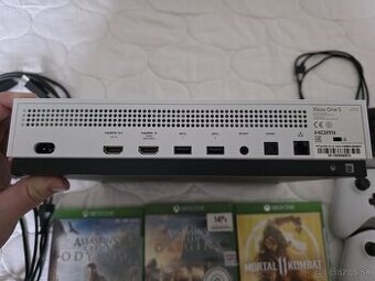 Xbox One S 2x ovladač, 3 hry, dockovacia stanica s nabijanim