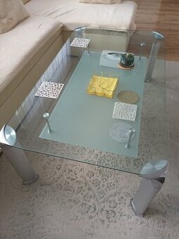 Veľký konferenčný stolík z hrubého skla