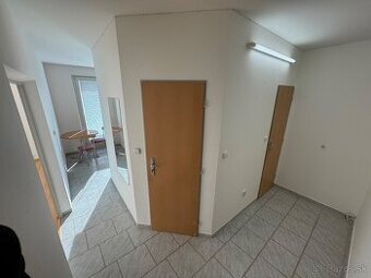 Inzerát Prenajmem 1-izbovy byt Stred - Povazska Bystrica