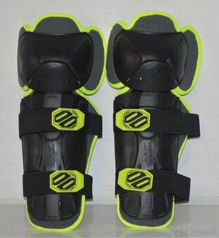 kvalitné, ľahké chrániče holene kolena CE. SHOT