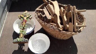 Starý kríž, misy a hoblíky