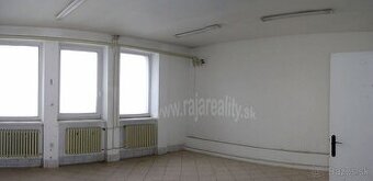 32 m2 s umývadlom v priemyselnom areáli na Južnej triede