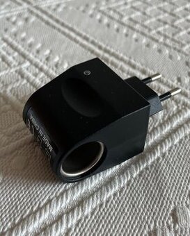 Predám sieťový adaptér na 12 V - autozásuvku