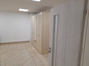 Prenájom 3 izbový byt 65m2,Centrum PD,cca 50m od Bojnickej c