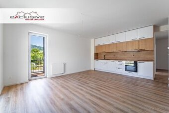 3 - IZBOVÝ BYT – TRNKOV, 69 M² - PARKOVACIE STÁTIE