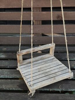 Drevená hojdačka pre deti od 3 do 6 rokov