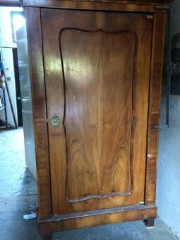 Biedermeier skriňa