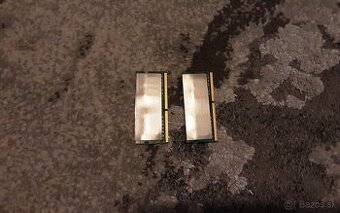 Predám 2x 8gb DDR4 RAM 3200MHz (možnosť kúpiť aj po jednom)