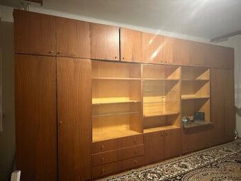 Predám nábytok a koberec