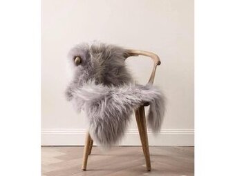 Ovčia kožušina – teplo, luxus a štýl pre váš domov