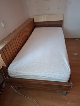 Jednolôžková posteľ s úložným priestorom