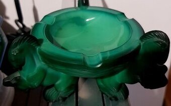 sklo: malachitové,  amfora, jantárové, krištál, soška, misa