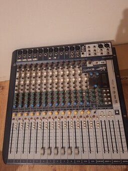 Soundcraft signature 16