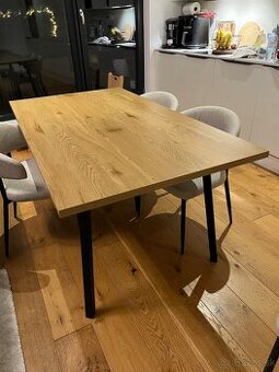 Moderný jedálenský stôl