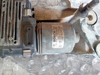 Motorček predných stieračov VW Touareg 7l