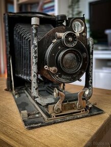 Stary historicky fotoaparat - 1