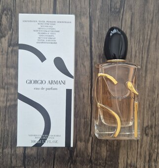 Giorgio Armani, Sí