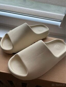 Yeezy slide adidas