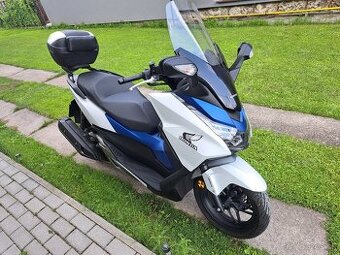 Honda forza 125