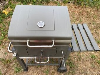Praktický záhradný grill