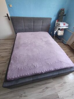 Manželská posteľ