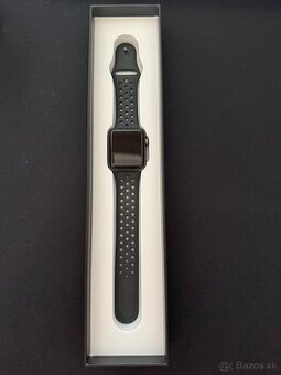 Apple watch 3 NIKE 42mm + 6 remienkov