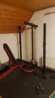 Stojan na drepy a benchpress