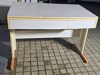 Lacno predám písací stôl